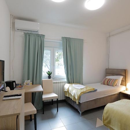 Aviator Apartments & Rooms Nikola Tesla Airport Belgrade Surcin Ngoại thất bức ảnh