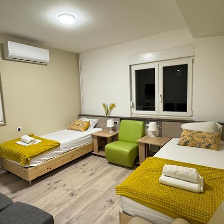 Aviator Apartments & Rooms Nikola Tesla Airport Belgrade Surcin Ngoại thất bức ảnh