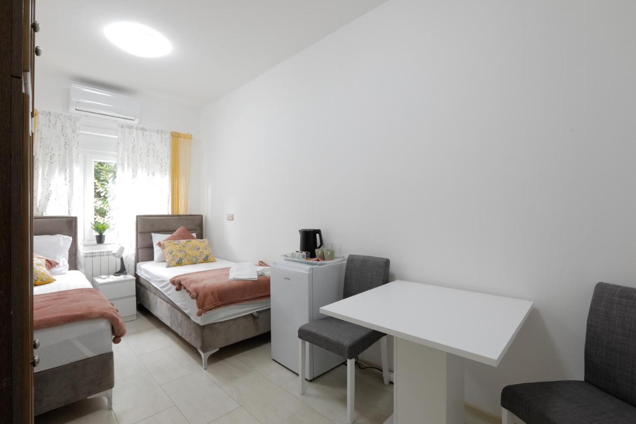 Aviator Apartments & Rooms Nikola Tesla Airport Belgrade Surcin Ngoại thất bức ảnh