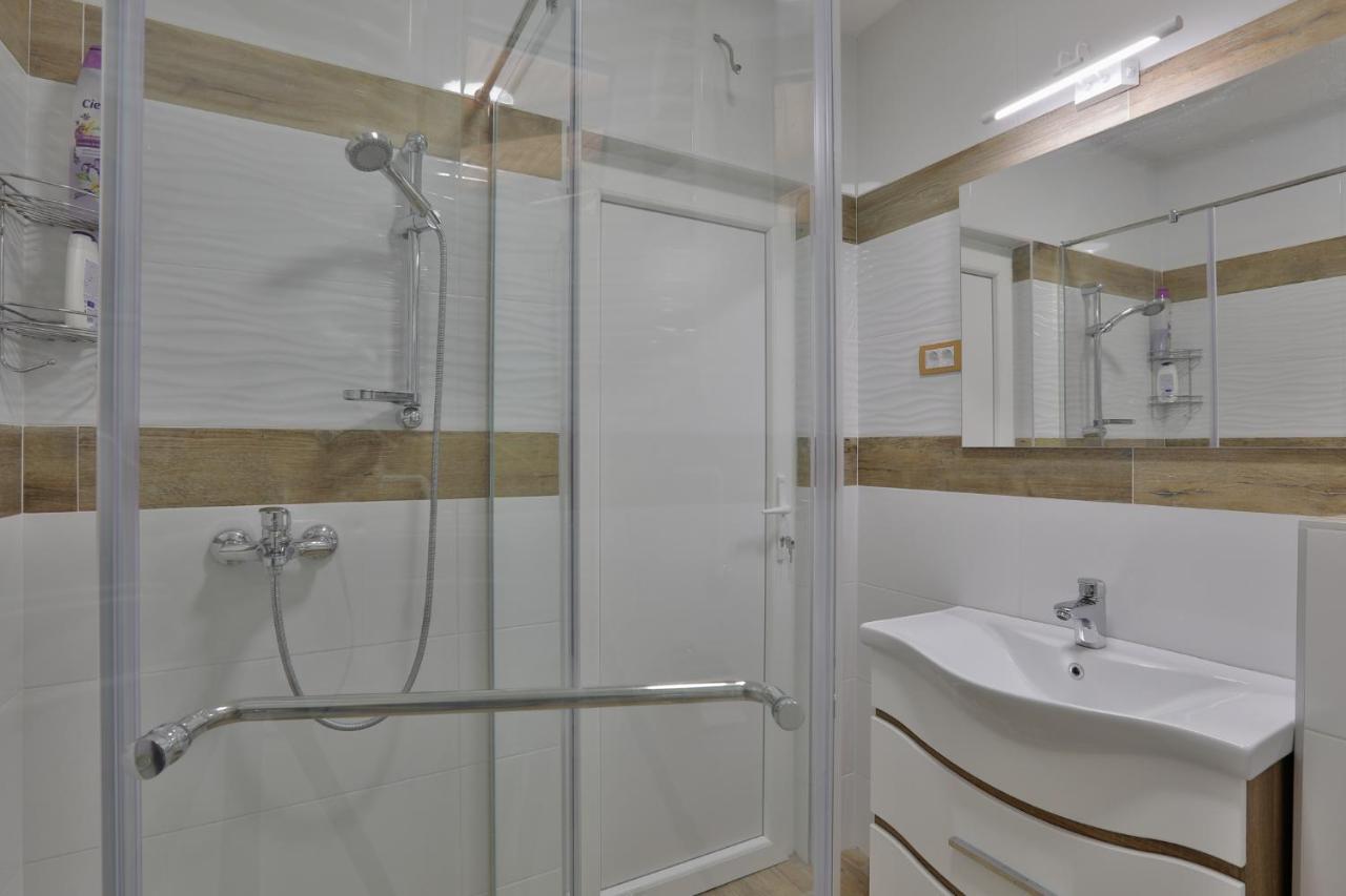 Aviator Apartments & Rooms Nikola Tesla Airport Belgrade Surcin Ngoại thất bức ảnh