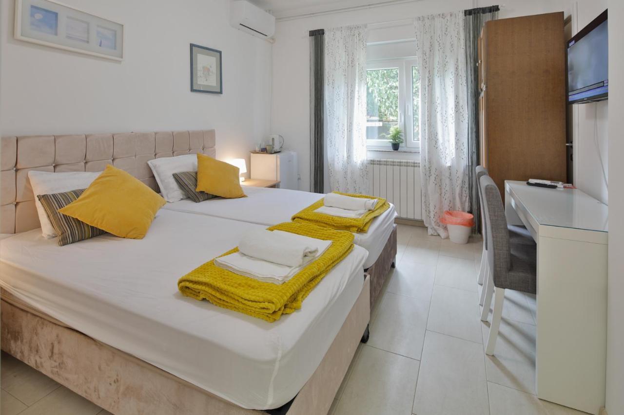 Aviator Apartments & Rooms Nikola Tesla Airport Belgrade Surcin Ngoại thất bức ảnh