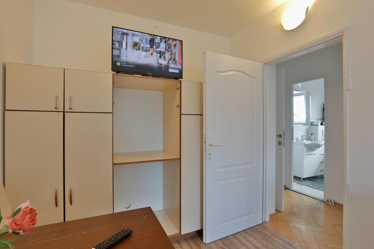 Aviator Apartments & Rooms Nikola Tesla Airport Belgrade Surcin Ngoại thất bức ảnh