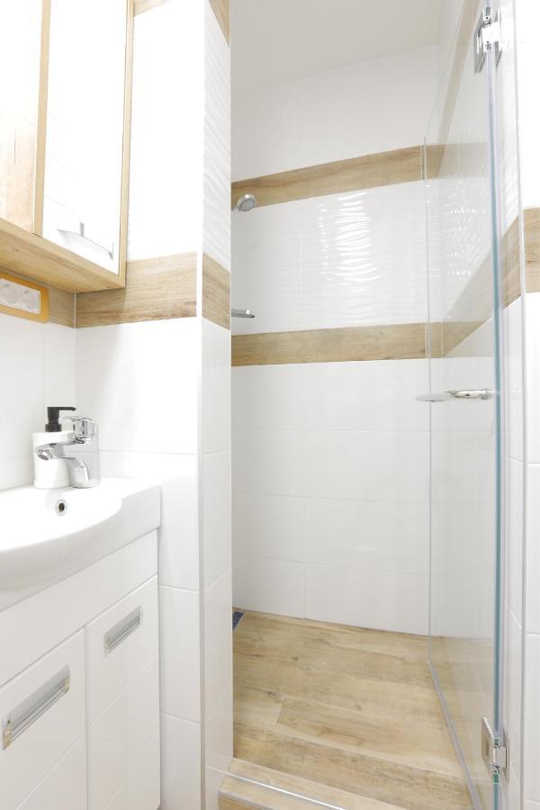 Aviator Apartments & Rooms Nikola Tesla Airport Belgrade Surcin Ngoại thất bức ảnh