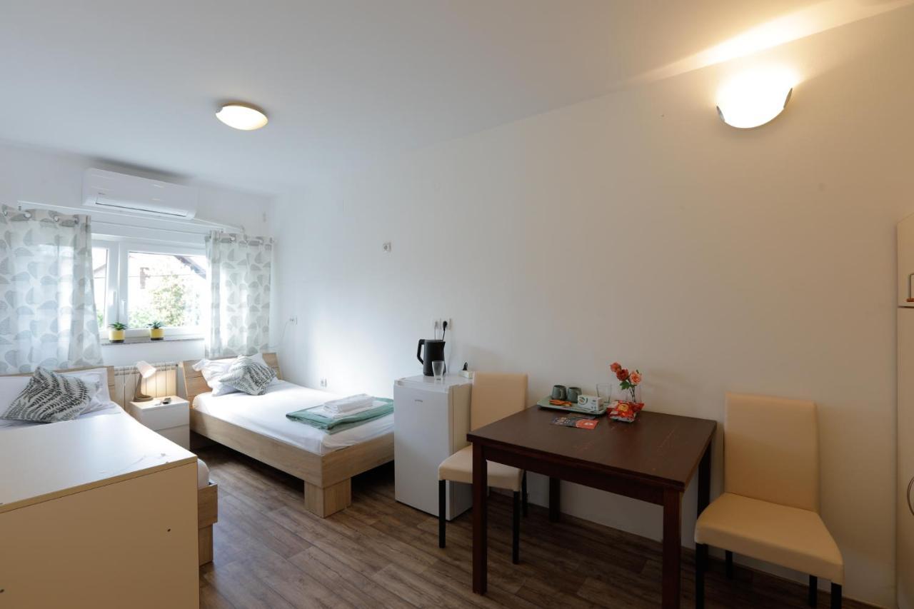 Aviator Apartments & Rooms Nikola Tesla Airport Belgrade Surcin Ngoại thất bức ảnh