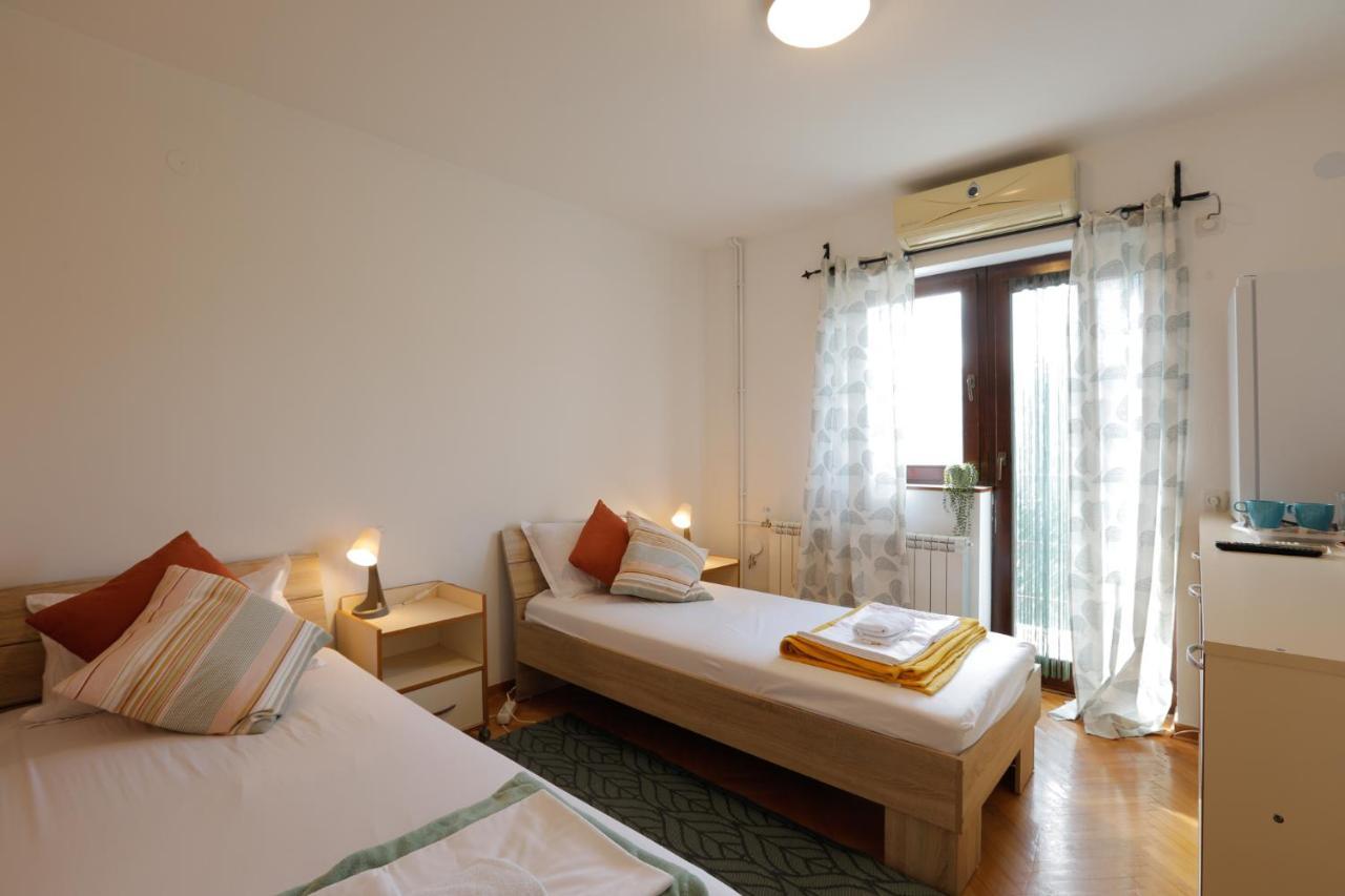 Aviator Apartments & Rooms Nikola Tesla Airport Belgrade Surcin Ngoại thất bức ảnh