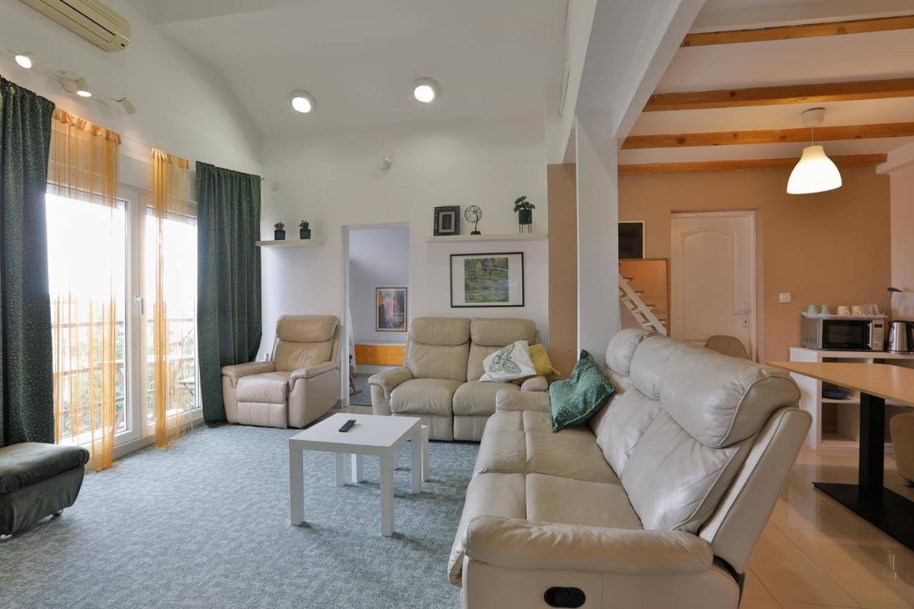 Aviator Apartments & Rooms Nikola Tesla Airport Belgrade Surcin Ngoại thất bức ảnh