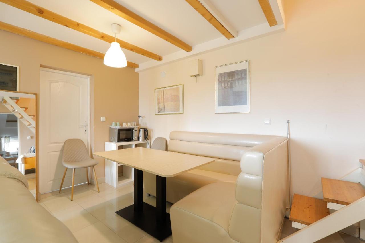 Aviator Apartments & Rooms Nikola Tesla Airport Belgrade Surcin Ngoại thất bức ảnh