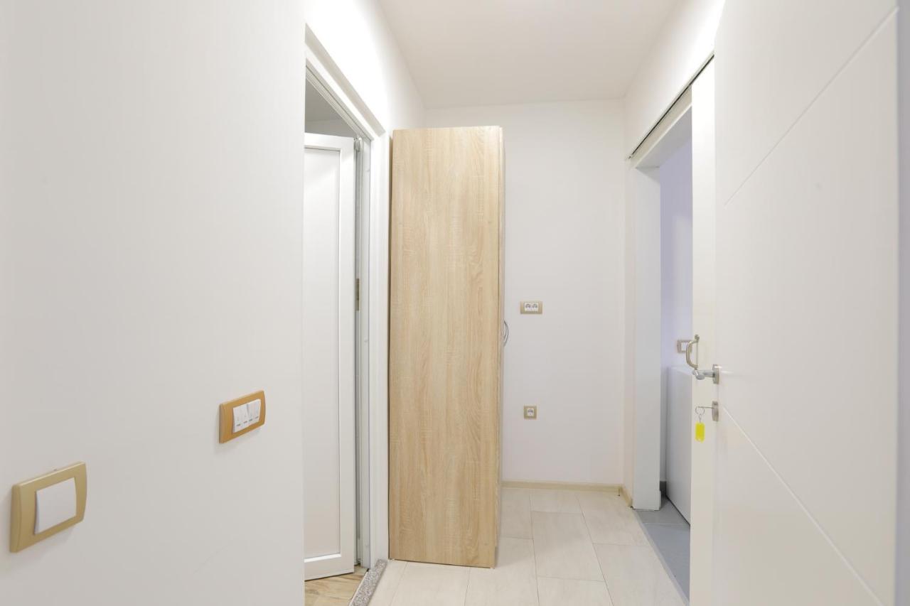 Aviator Apartments & Rooms Nikola Tesla Airport Belgrade Surcin Ngoại thất bức ảnh