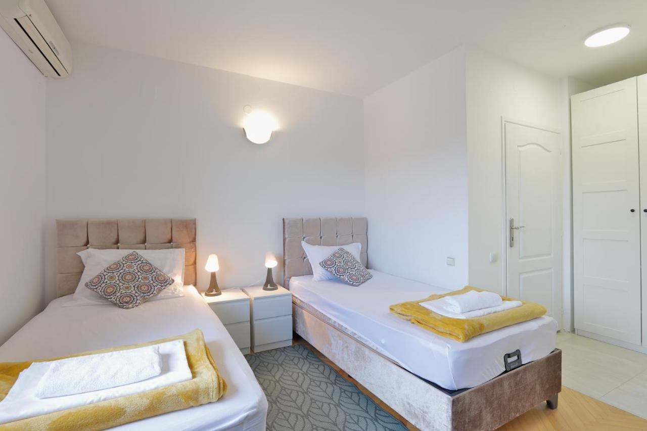 Aviator Apartments & Rooms Nikola Tesla Airport Belgrade Surcin Ngoại thất bức ảnh