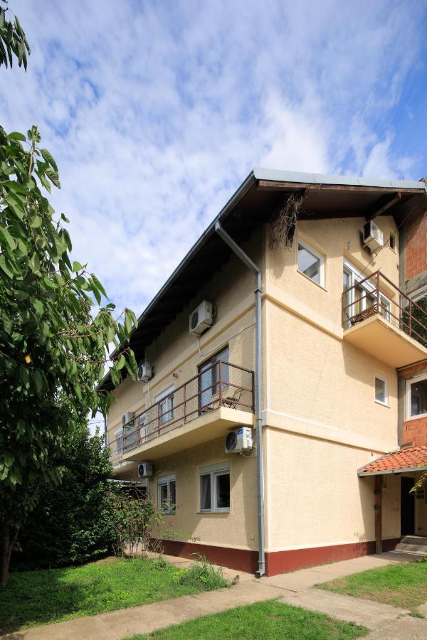 Aviator Apartments & Rooms Nikola Tesla Airport Belgrade Surcin Ngoại thất bức ảnh