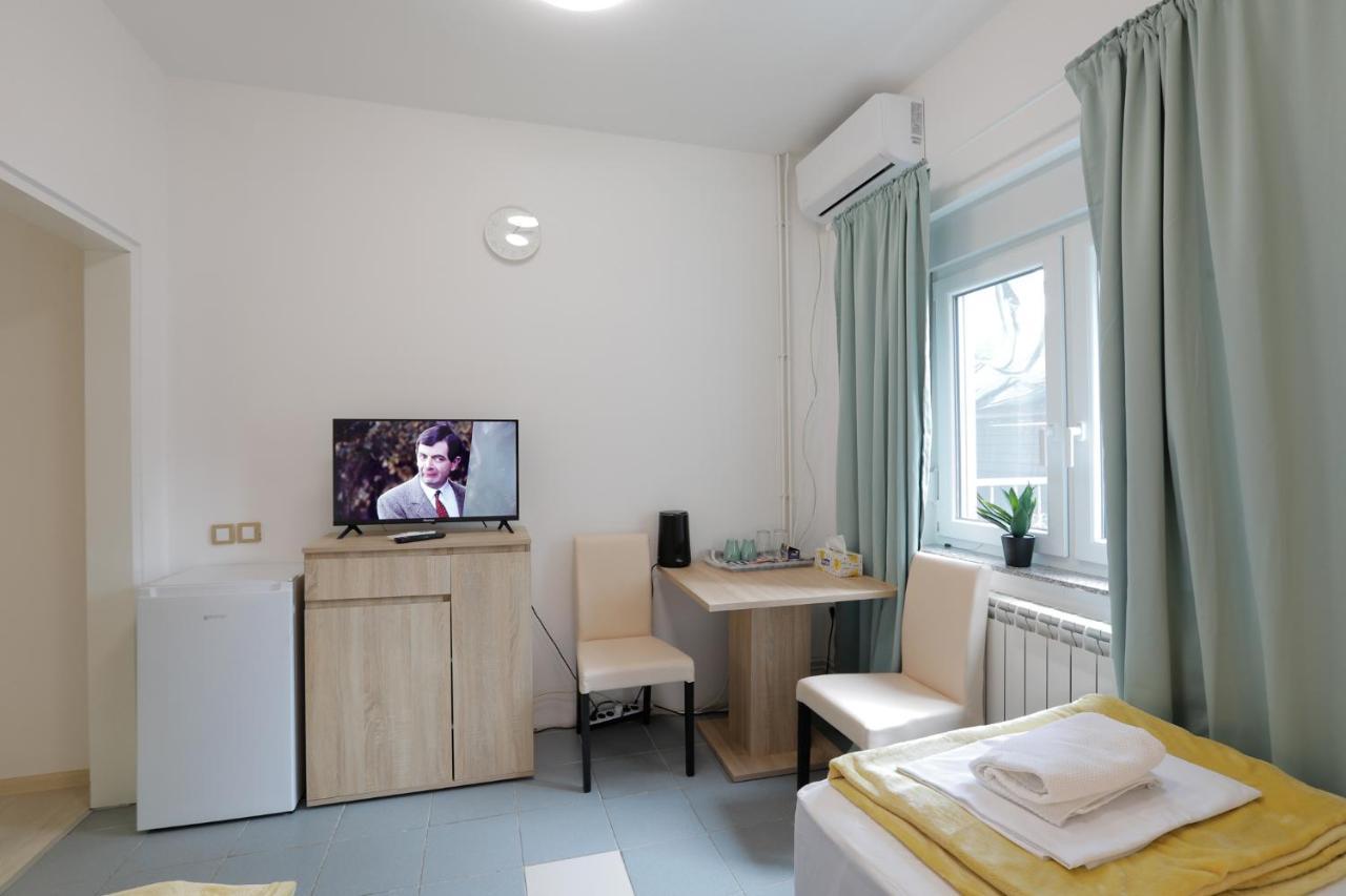 Aviator Apartments & Rooms Nikola Tesla Airport Belgrade Surcin Ngoại thất bức ảnh