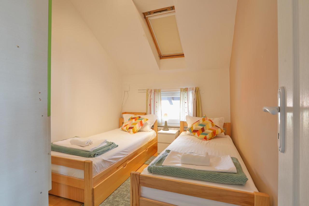 Aviator Apartments & Rooms Nikola Tesla Airport Belgrade Surcin Ngoại thất bức ảnh