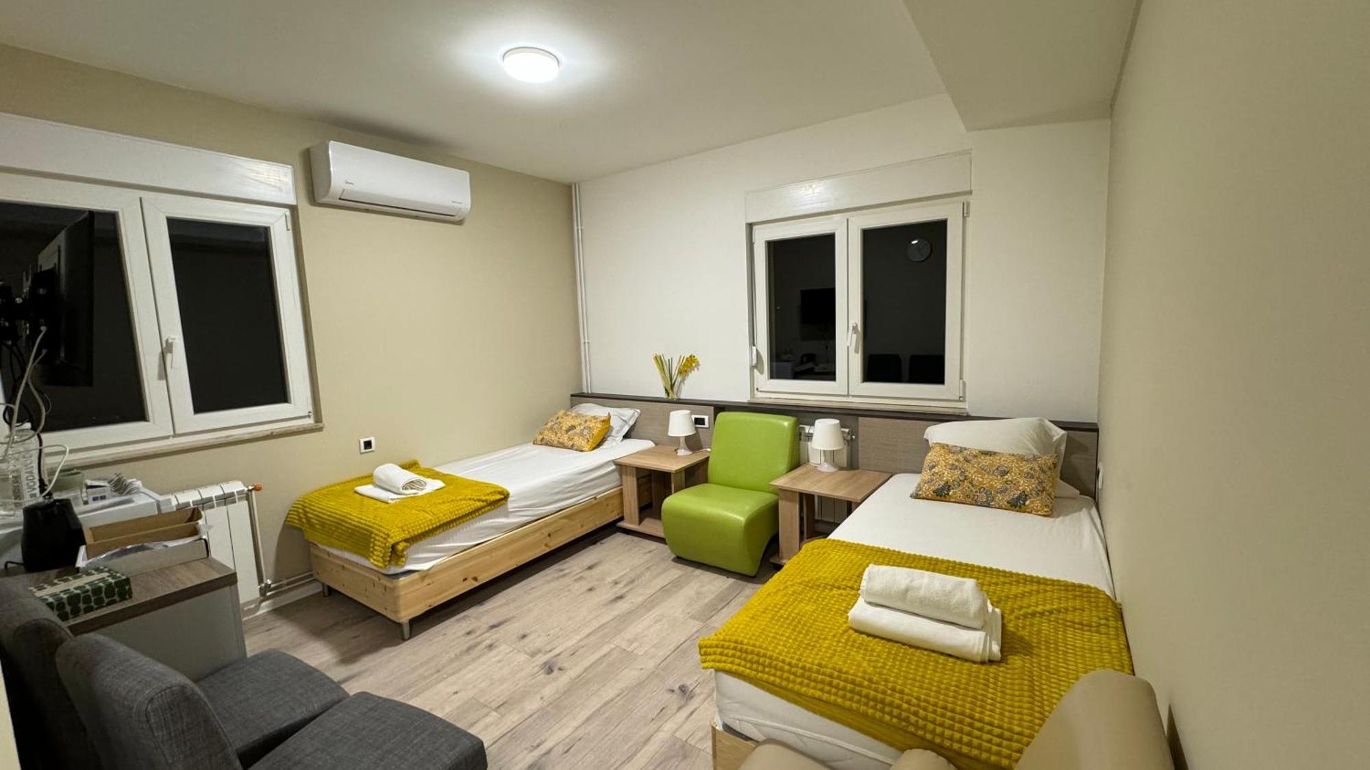Aviator Apartments & Rooms Nikola Tesla Airport Belgrade Surcin Ngoại thất bức ảnh